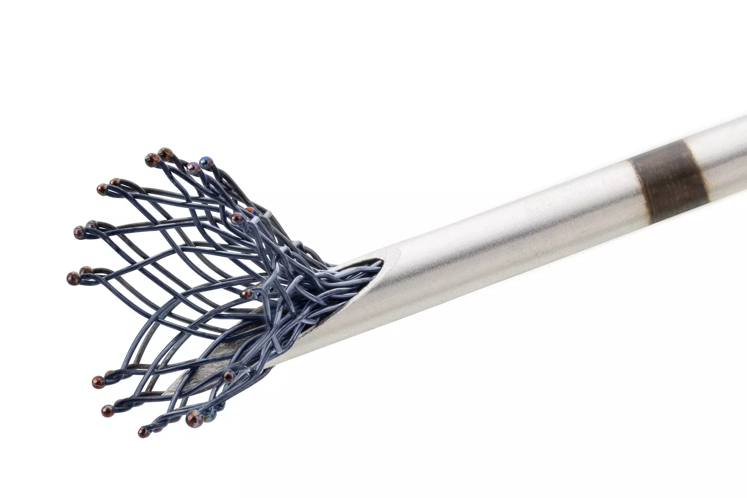 Markeringsclips voor borstbiopsieën op witte achtergrond